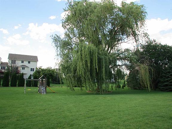 3rd image of 18 Timberlane Dr