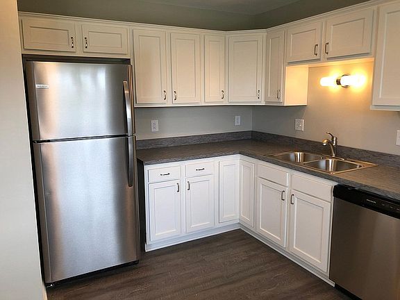 Brand new kitchen with stainless Steel refrigerator, sink and dishwasher. Located on a small, quiet cul-de-sac. Walk to the park or Recreation Center. Convenient to schools and shopping.