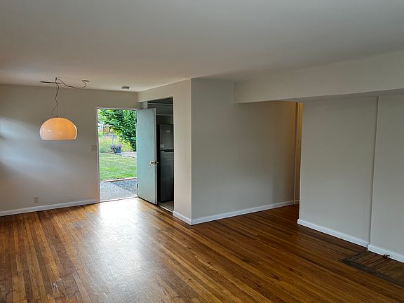 4th image of 9537 N Tioga Ave