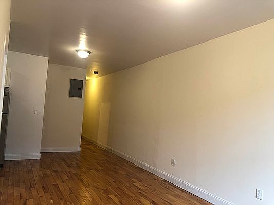 4th image of 170 Nagle Ave #314