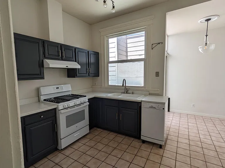 938 Stanyan St #A — Photo 4