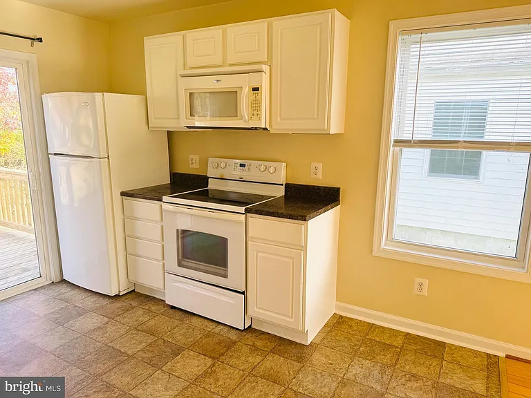 45326 Stark Dr — Photo 5