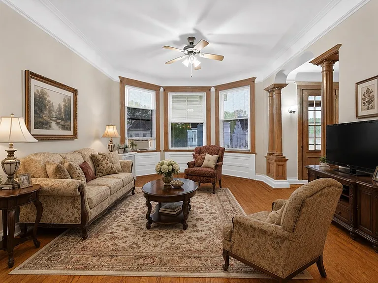 18 Boyd Ave #2 — Photo 1