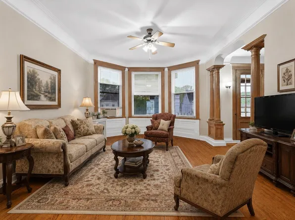 18 Boyd Avenue image 1 of 24