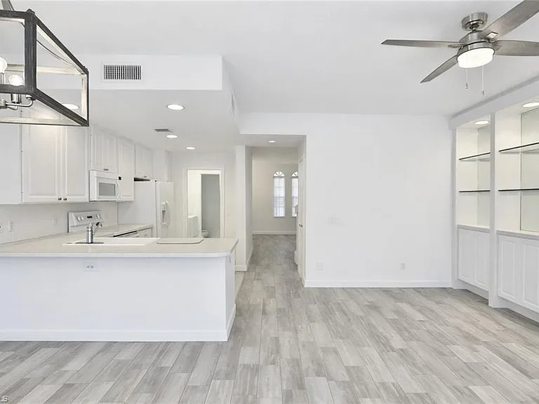 6182 Towncenter Cir — Photo 3