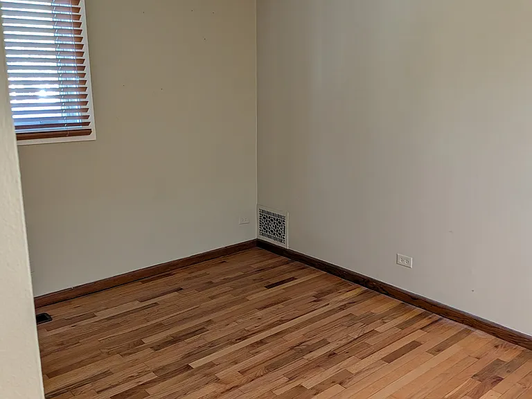 2nd floor office, sitting room area nestled between the 2 bedrooms
size 10 1/2 feet by 9 1/2 feet