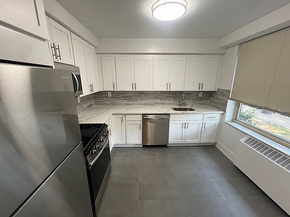 2nd image of 188-10 71st Cres #J