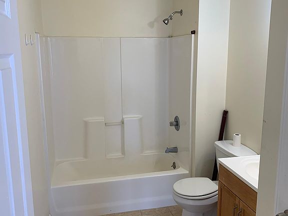 5th image of 38 Englewood Ave #3W