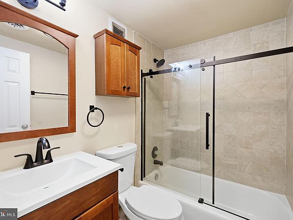 4th image of 1931 N Cleveland St APT 606