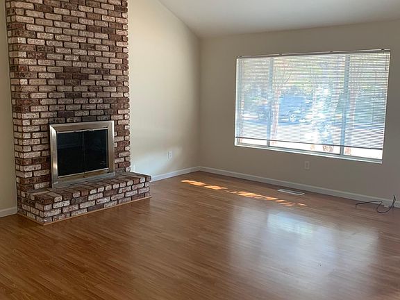 4th image of 586 Este Madera Dr