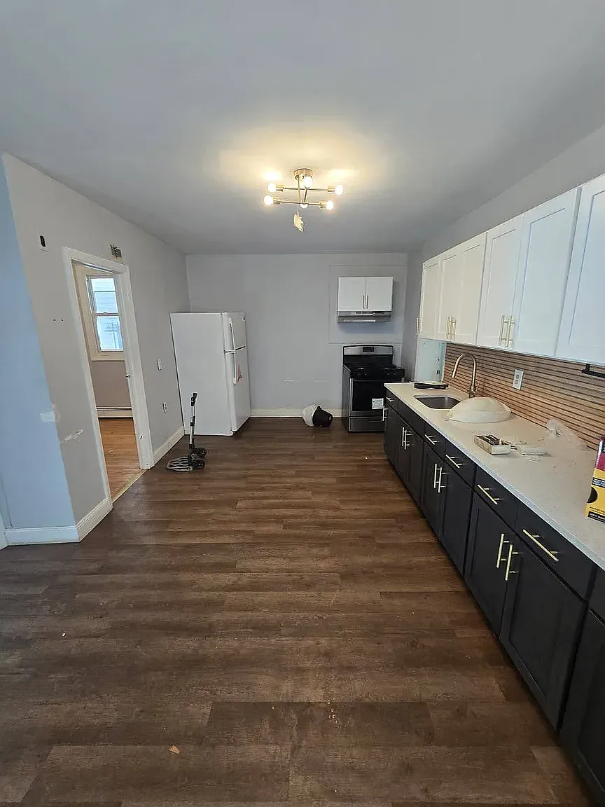 3 bed, 1000 sqft, $2,099 — Photo 2