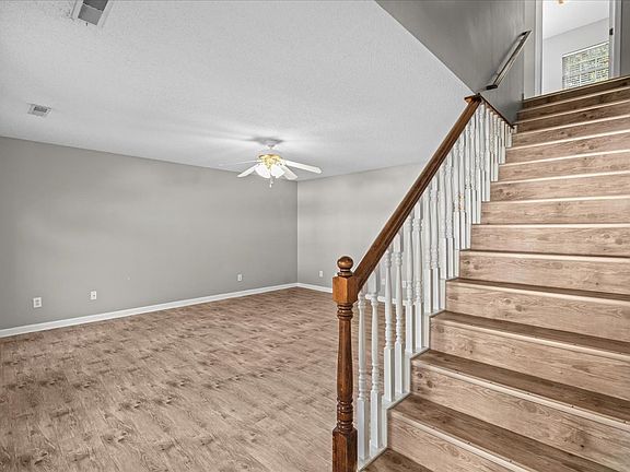 4th image of 1701 W Oak Dr Unit 252