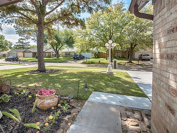 3rd image of 16443 Dunmoor Dr
