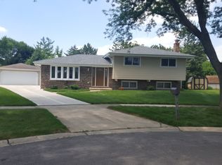 539 W Eggerding Dr, Addison, IL 60101