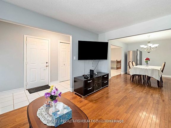 3rd image of 154 Sanders St