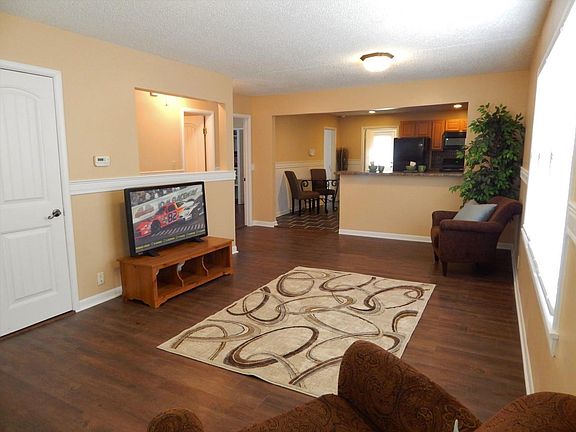 3rd image of 803 Sunset Ln