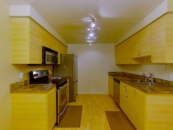 5th image of 210 9th St APT E103