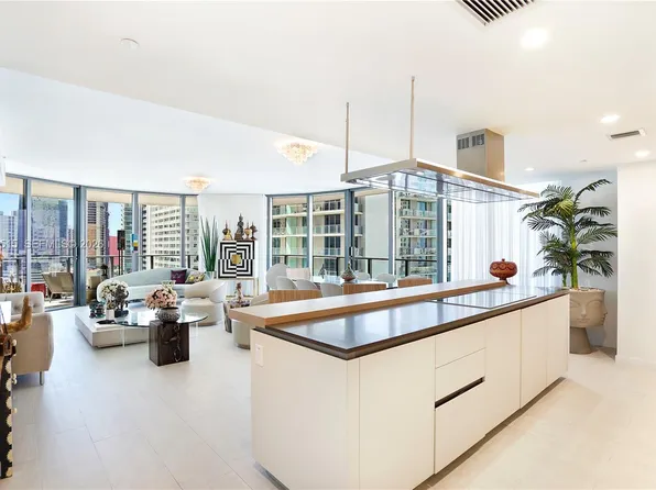 1000 Brickell Plz #1902, Miami, FL 33131
