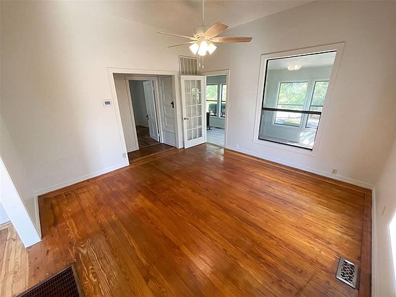 3rd image of 323 W 7th St