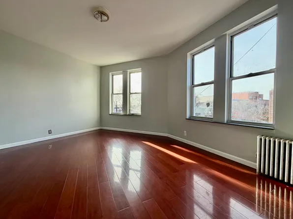 61-01 Myrtle Avenue image 1 of 8