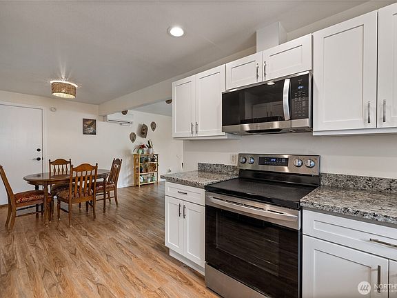 5th image of 3724 N Villard Street