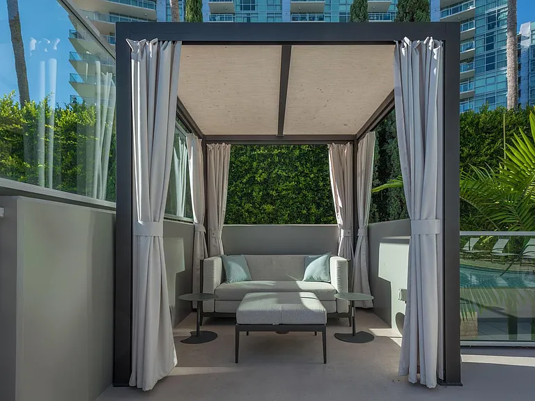 Marina Pointe Dr — Photo 18