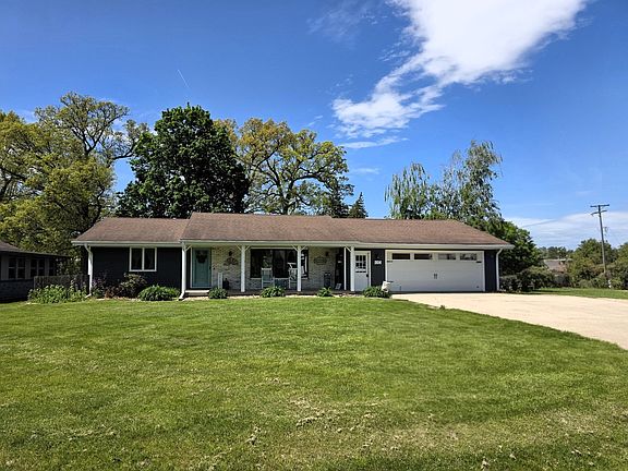2nd image of 304 Tree Ln