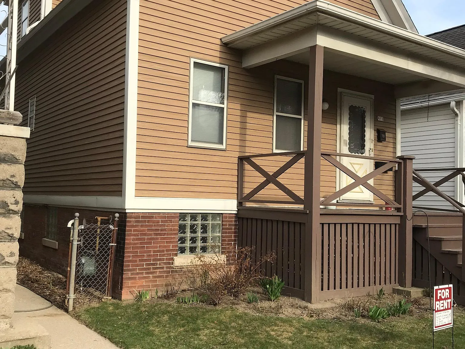 2 bed, 1.5 bath, 990 sqft, $1,350 — Photo 1