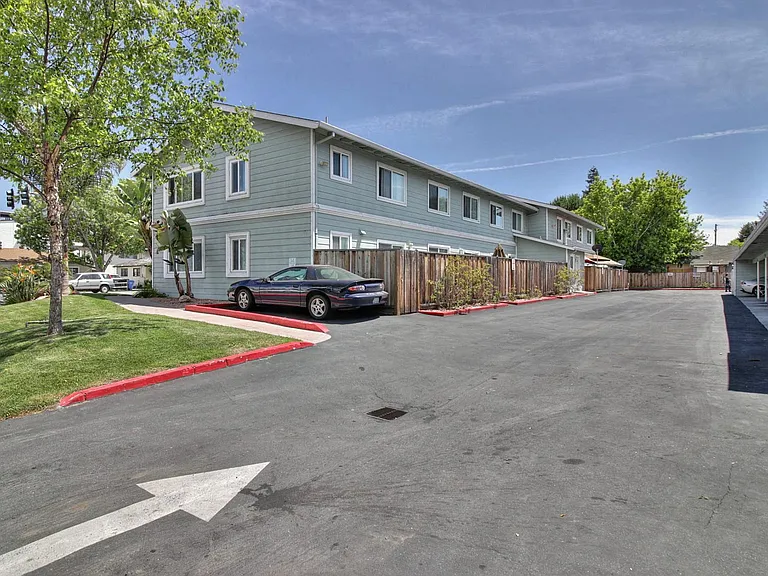 499 N Fair Oaks Ave #11 — Photo 6