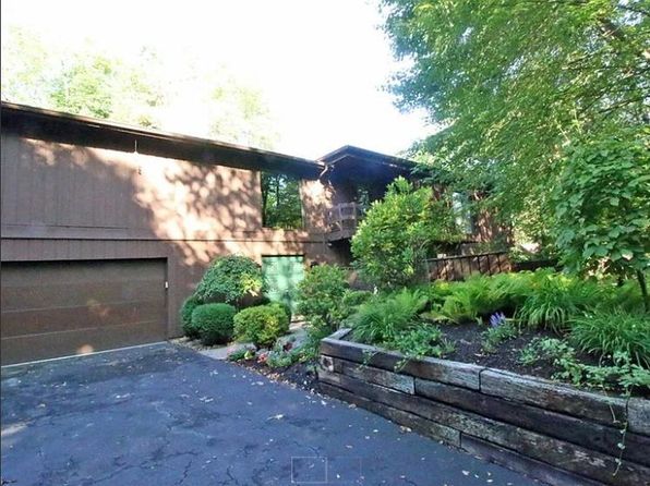 1936 Hemlock Dr