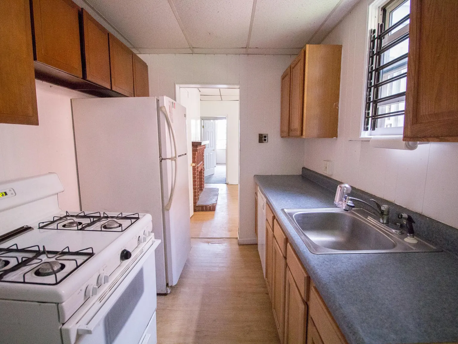 6 bed, 1952 sqft, $4,800 — Photo 2