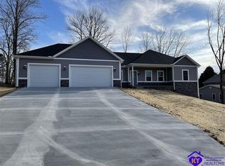 95 Strawberry Cir, Brandenburg, KY 40108