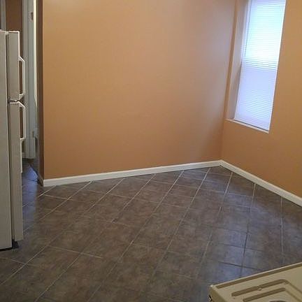 2nd image of 5211 S Wood St #01