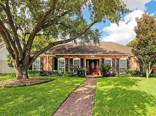 7810 Meadowglen Ln, Houston, TX 77063