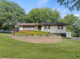 910 7th St, Kalona, IA 52247