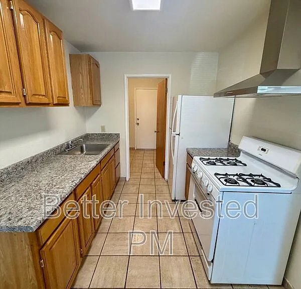 212 Ford St #7 — Photo 6