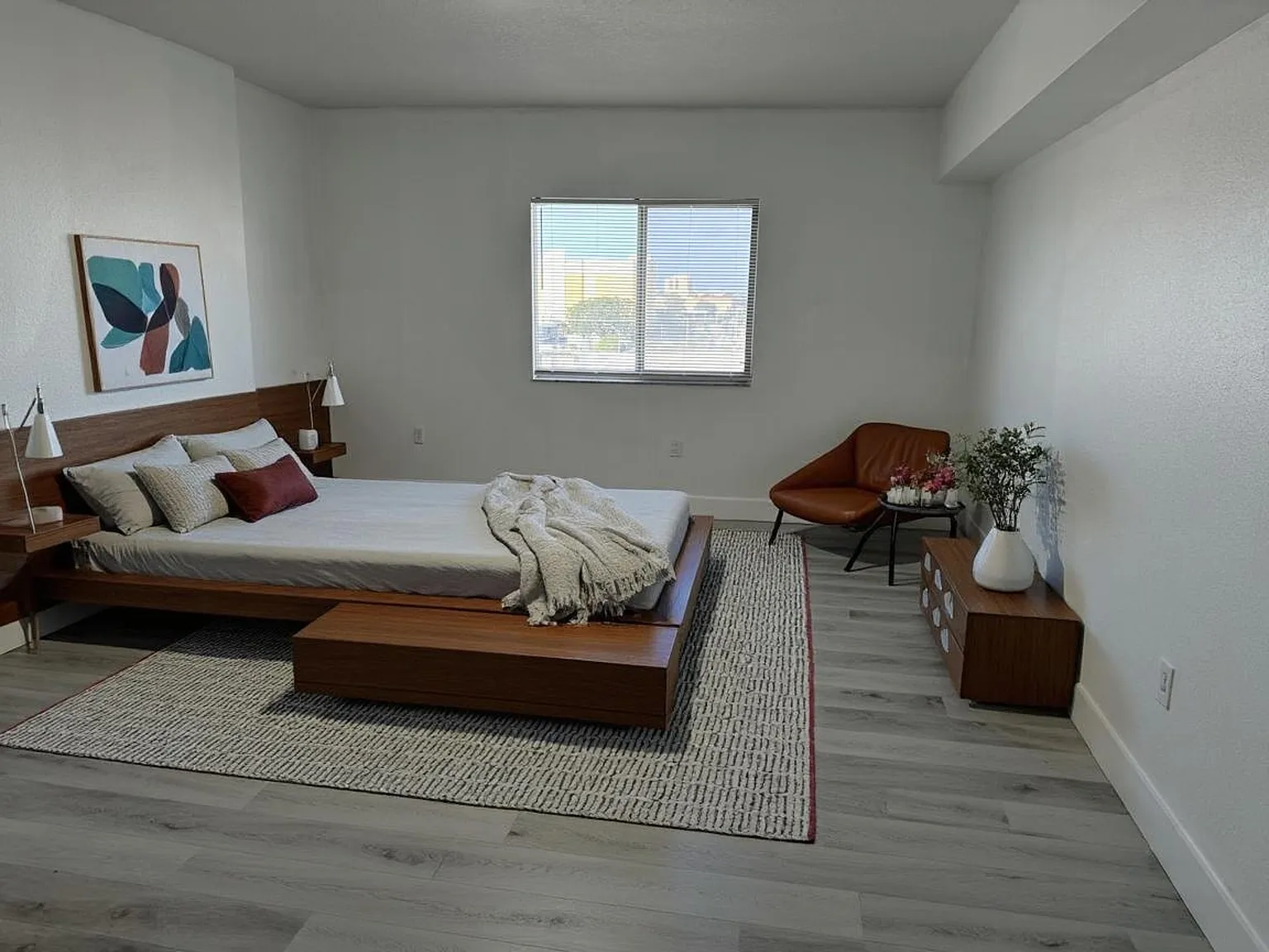 2 bed, 984 sqft, $2,800 — Photo 1