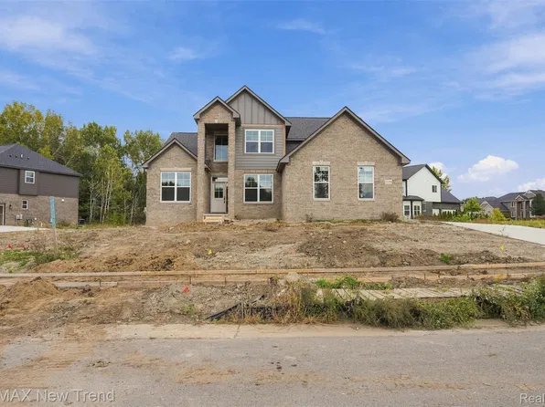24454 Pembrooke Dr, South Lyon, MI 48178