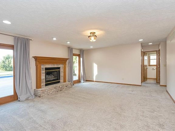 4th image of 9370 Gladstone Dr