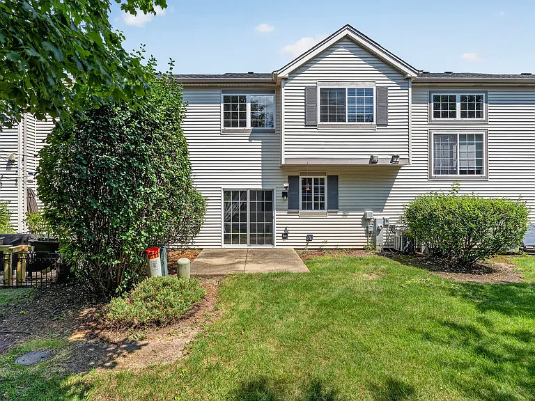 Clover Dr — Photo 19