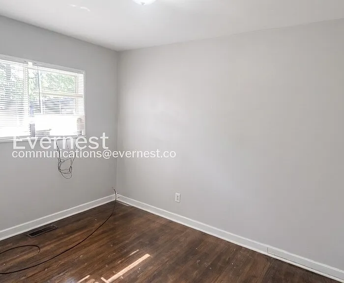 1232 Oakwood St — Photo 13