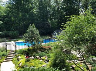 7000 Maplecrest Dr SE, Grand Rapids, MI 49546