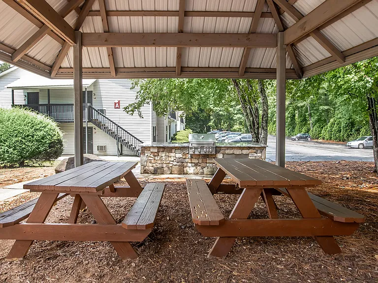 Cross Creek Apartments — Photo 6