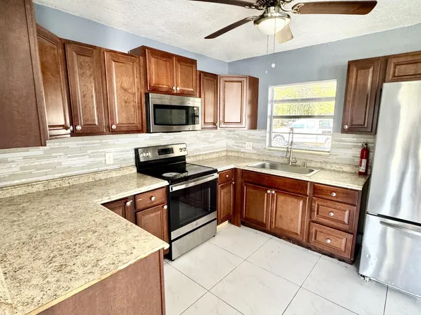 5415 Lori Dr S, Jacksonville, FL 32207