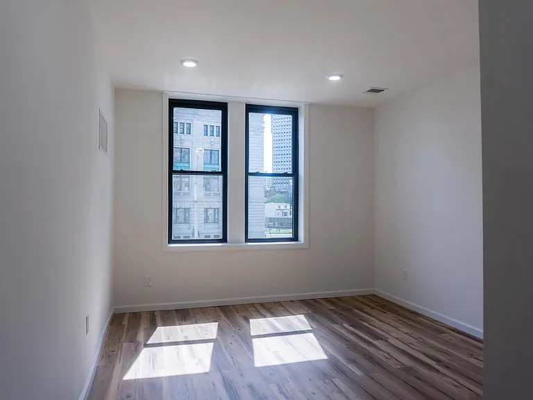 576 Newark Ave #2L — Photo 5