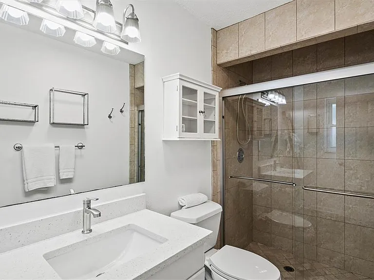 2572 Jefferson Cir — Photo 25