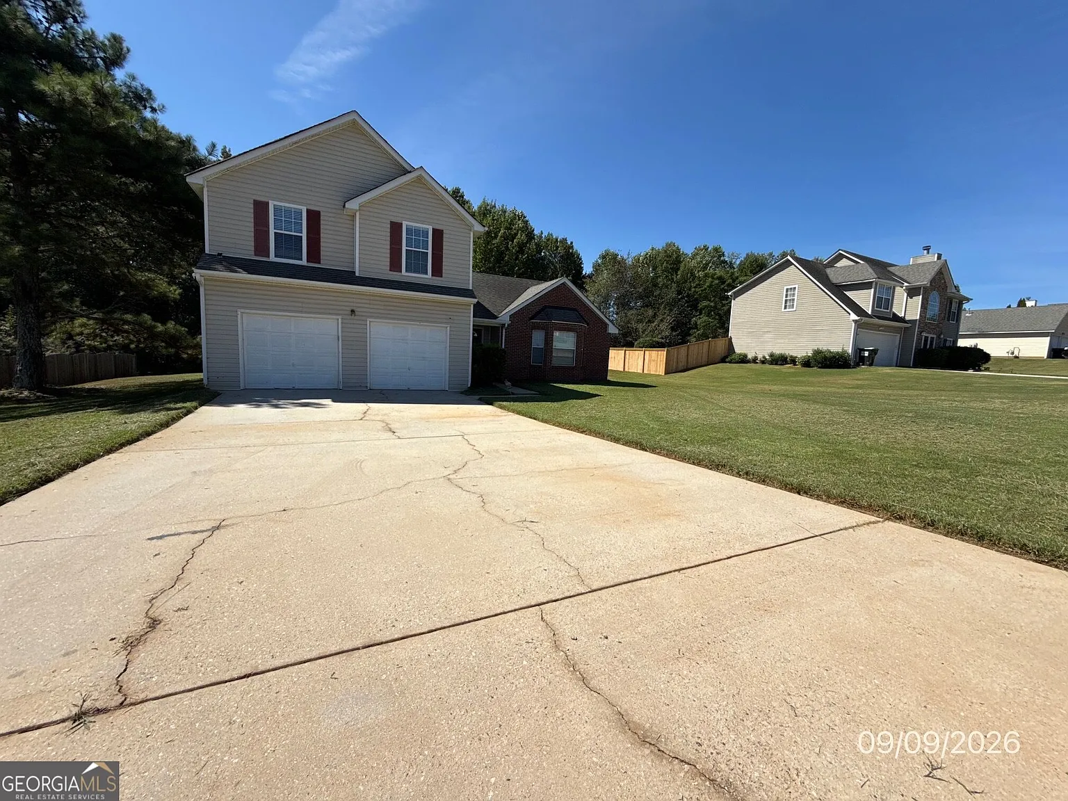 4 bed, 2.5 bath, 2030 sqft, $2,200 — Photo 1