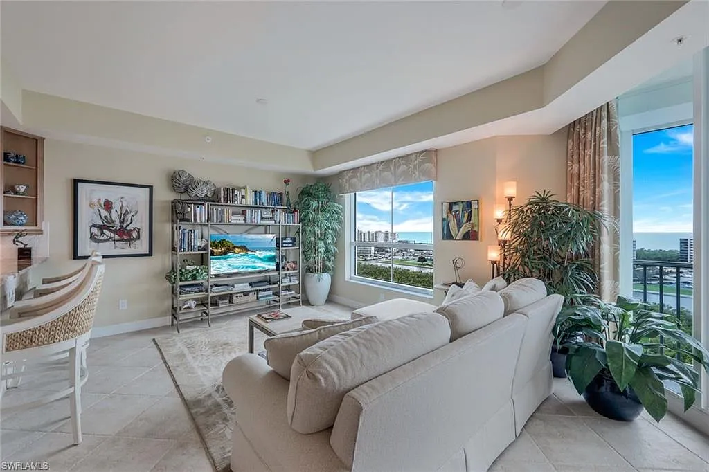 3 bed, 3.5 bath, 2609 sqft, $21,000 — Photo 3