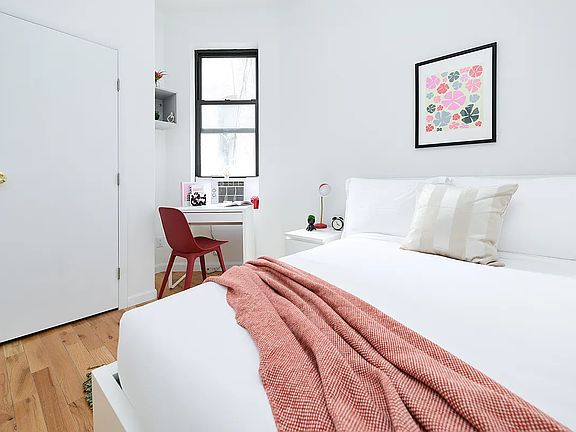 4th image of 323 W 42nd St APT 4E