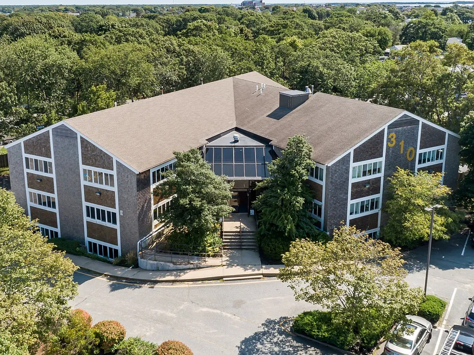 310 BARNSTABLE ROAD RESIDENCES LLC